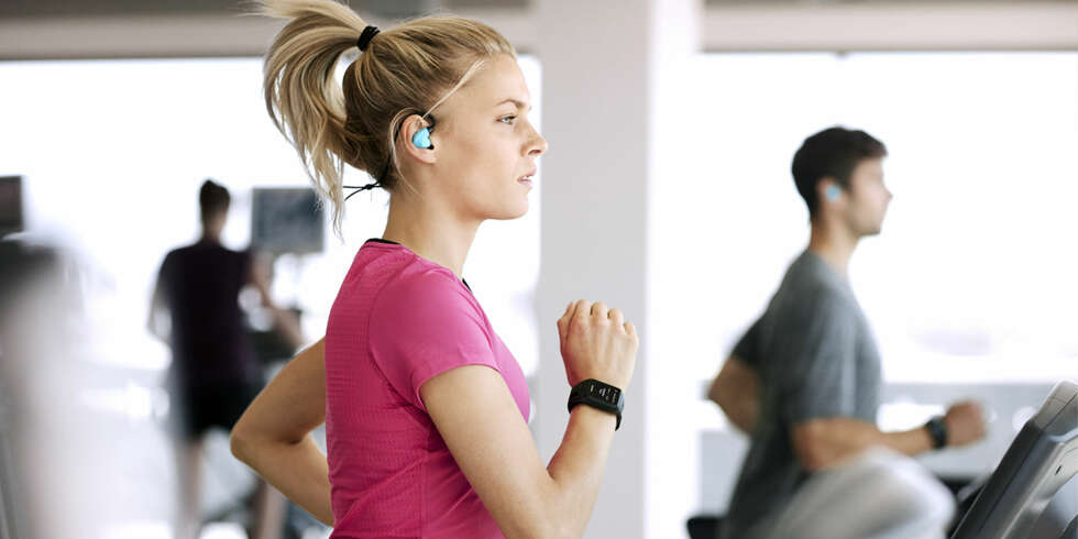 VIL DU BLI VÅR TESTPERSON AV NY KLOKKE?: Shape-Up søker fem personer som er glade i å løpe, til å teste ut den nye treningsklokken SPARK Cardio + Music fra Tom Tom. Du prøver klokken, forteller oss hva du syns, og så får du med deg klokken hjem. VIL DU BLI VÅR TESTPERSON AV NY KLOKKE?: Shape-Up søker fem personer som er glade i å løpe, til å teste ut den nye treningsklokken SPARK Cardio + Music fra Tom Tom. Du prøver klokken, forteller oss hva du syns, og så får du med deg klokken hjem.