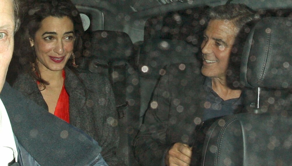 FORLOVET: George Clooney skal ha gått ned på kne og fridd til sin kjære Amal. FORLOVET: George Clooney skal ha gått ned på kne og fridd til sin kjære Amal.