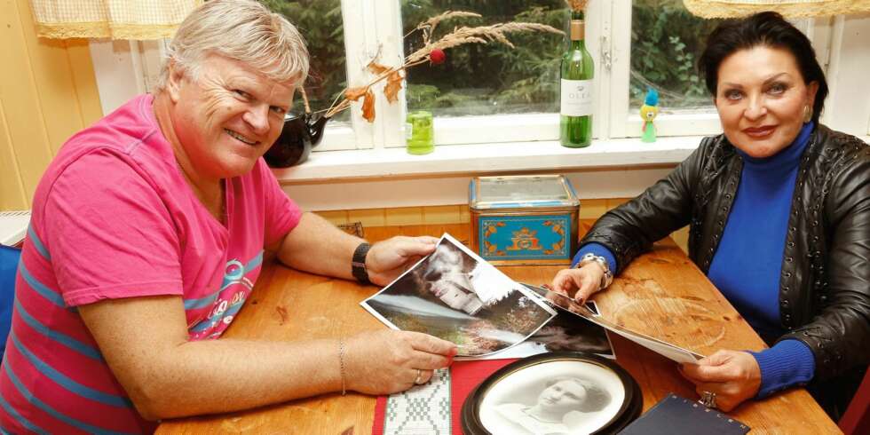 SER LIKHETEN: Dette er bestemoren din, forsikrer Lilli Bendriss. Hun møtte William Kristoffersen i huset i Nord-Odal, der William ble født julaften for snart 62 år siden. SER LIKHETEN: Dette er bestemoren din, forsikrer Lilli Bendriss. Hun møtte William Kristoffersen i huset i Nord-Odal, der William ble født julaften for snart 62 år siden.