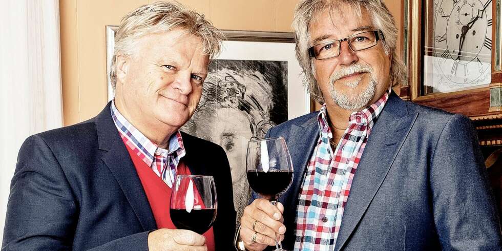 SKÅLER FOR LYNN: William Kristoffersen (t.v.) og Tore Halvorsen i Ole Ivars er overlykkelige over at Lynn Anderson har vært i studio og sunget inn en engelsk versjon av «Jag trodde änglarna fanns». SKÅLER FOR LYNN: William Kristoffersen (t.v.) og Tore Halvorsen i Ole Ivars er overlykkelige over at Lynn Anderson har vært i studio og sunget inn en engelsk versjon av «Jag trodde änglarna fanns».