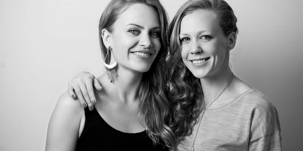 SLOW FASHION: Det nye norske slow fashion merket A/Bareness drives av Karoline Hestnes (til venstre) og Anne-Marthe Fossum (til høyre). SLOW FASHION: Det nye norske slow fashion merket A/Bareness drives av Karoline Hestnes (til venstre) og Anne-Marthe Fossum (til høyre).