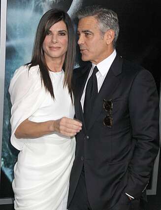 GOD TONE: Sandra Bullock og George Clooney spiller sammen i filmen ""Gravity"", men det kan se ut til at superstjernene har funnet tonen privat. GOD TONE: Sandra Bullock og George Clooney spiller sammen i filmen ""Gravity"", men det kan se ut til at superstjernene har funnet tonen privat.
