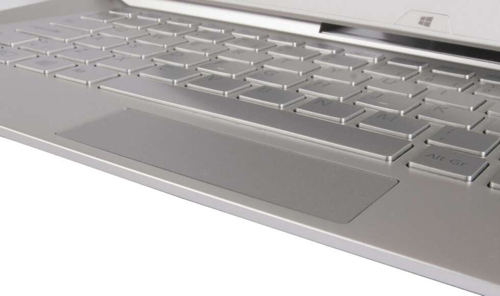 LITEN: Sony har fått plass til en liten pekeplate på Sony Vaio Duo. LITEN: Sony har fått plass til en liten pekeplate på Sony Vaio Duo.