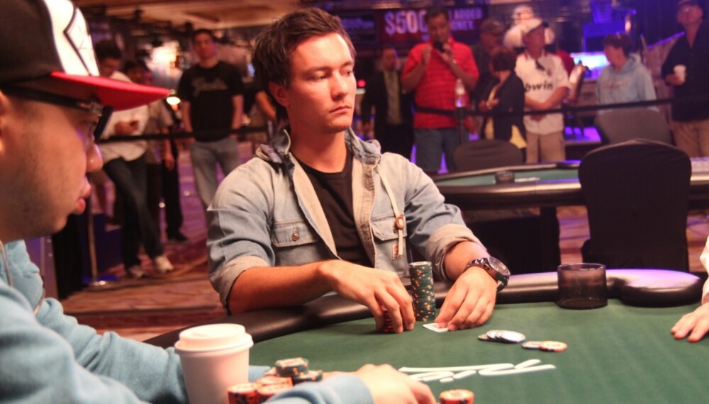 KOMETEN: Yngve Steen er "the hot shit" i pokerverden i øyeblikket: Vant online-VM, og i teten av EPT-turneringen i London. KOMETEN: Yngve Steen er "the hot shit" i pokerverden i øyeblikket: Vant online-VM, og i teten av EPT-turneringen i London.