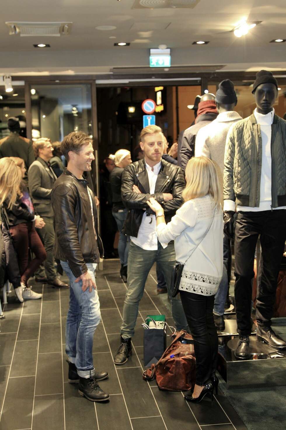 Ukjent sjarmør, Espen Hilton og markedssjef Vibeke Holann fra H&M Norge. Ukjent sjarmør, Espen Hilton og markedssjef Vibeke Holann fra H&M Norge.