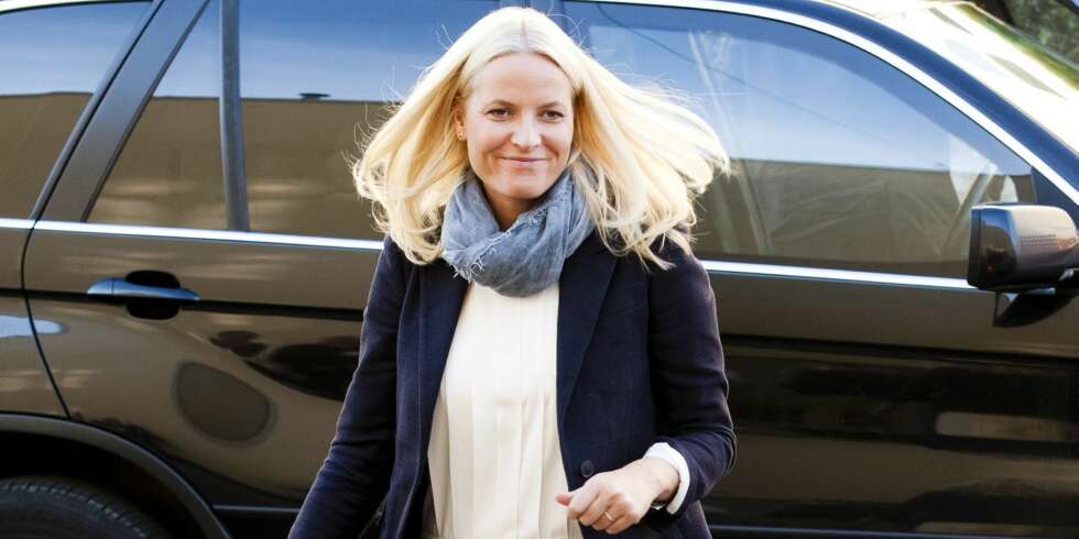 NEST SIST: Kronprinsesse Mette-Marit fikk kun 2,2 prosent av stemmene og havnet helt i bunnsjiktet av den uformelle kåringen. NEST SIST: Kronprinsesse Mette-Marit fikk kun 2,2 prosent av stemmene og havnet helt i bunnsjiktet av den uformelle kåringen.