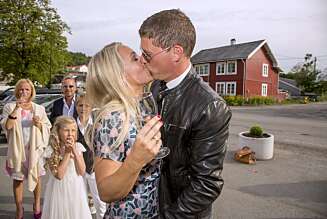 Fortryllelsen forsvant: Et lidenskapelig kyss på Jan Fredriks 40-årsdag er i dag glemte minner. Nå har paret slått opp for fjerde gang. Fortryllelsen forsvant: Et lidenskapelig kyss på Jan Fredriks 40-årsdag er i dag glemte minner. Nå har paret slått opp for fjerde gang.