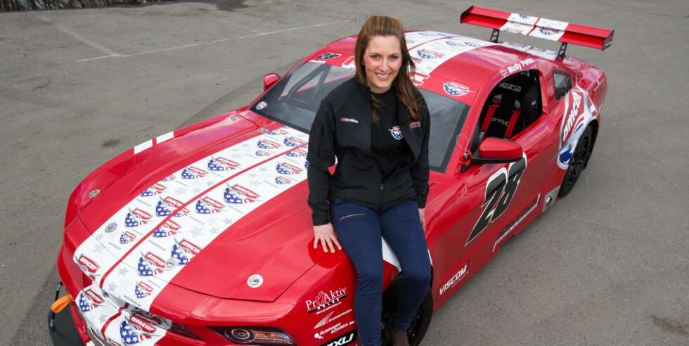 TØFF DAME: NTCC-fører Molly Pettit kommer til Oslo Motor Show med sin Ford Mustang GTR: FOTO: Per Sandberg TØFF DAME: NTCC-fører Molly Pettit kommer til Oslo Motor Show med sin Ford Mustang GTR: FOTO: Per Sandberg