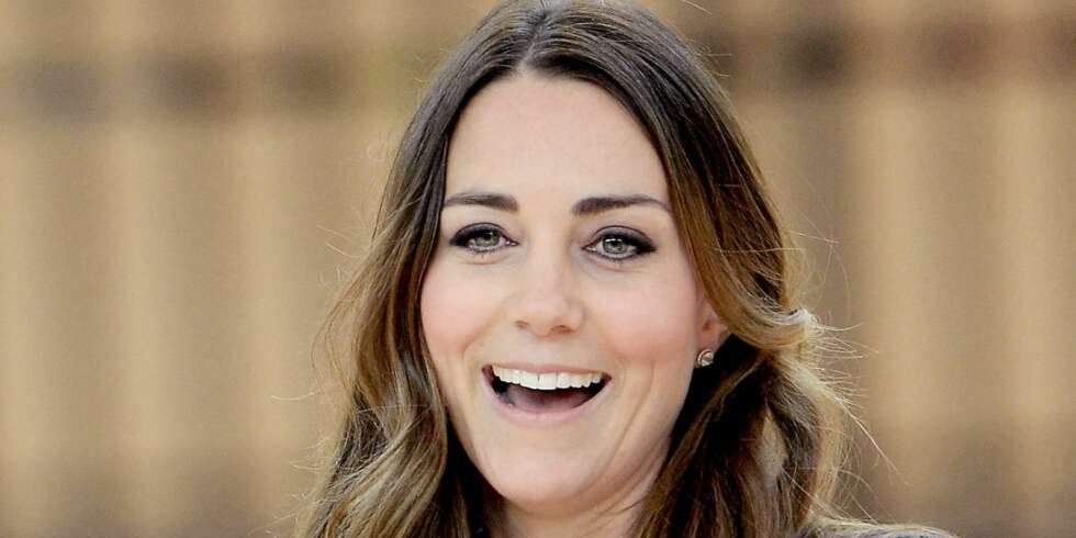 STRÅLTE: Ingen tvil om at hertuginne Kate storkoste seg da hun besøkte veldedighetsarrangementet SportsAid i London i forrige uke. STRÅLTE: Ingen tvil om at hertuginne Kate storkoste seg da hun besøkte veldedighetsarrangementet SportsAid i London i forrige uke.
