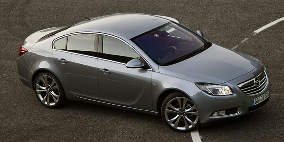 ÅRETS BIL: Opel Insignia har blitt stemt frem som årets bil. Det betyr at den blir sett på som et godt kjøp. ÅRETS BIL: Opel Insignia har blitt stemt frem som årets bil. Det betyr at den blir sett på som et godt kjøp.