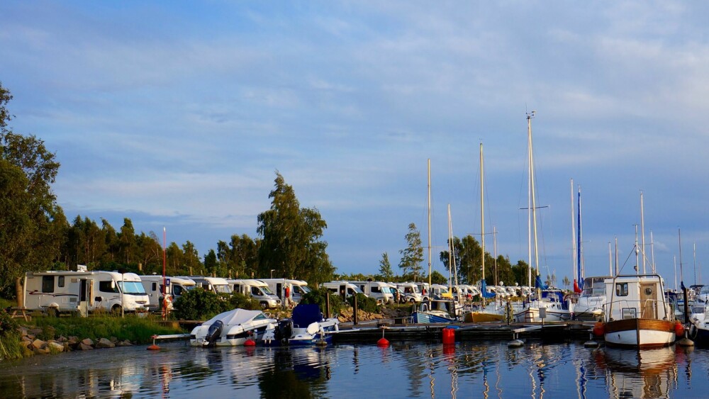 BOBILER OG BÅTER: Lundåkrahamnen i Landskrona har flott parkering for bobiler. BOBILER OG BÅTER: Lundåkrahamnen i Landskrona har flott parkering for bobiler.