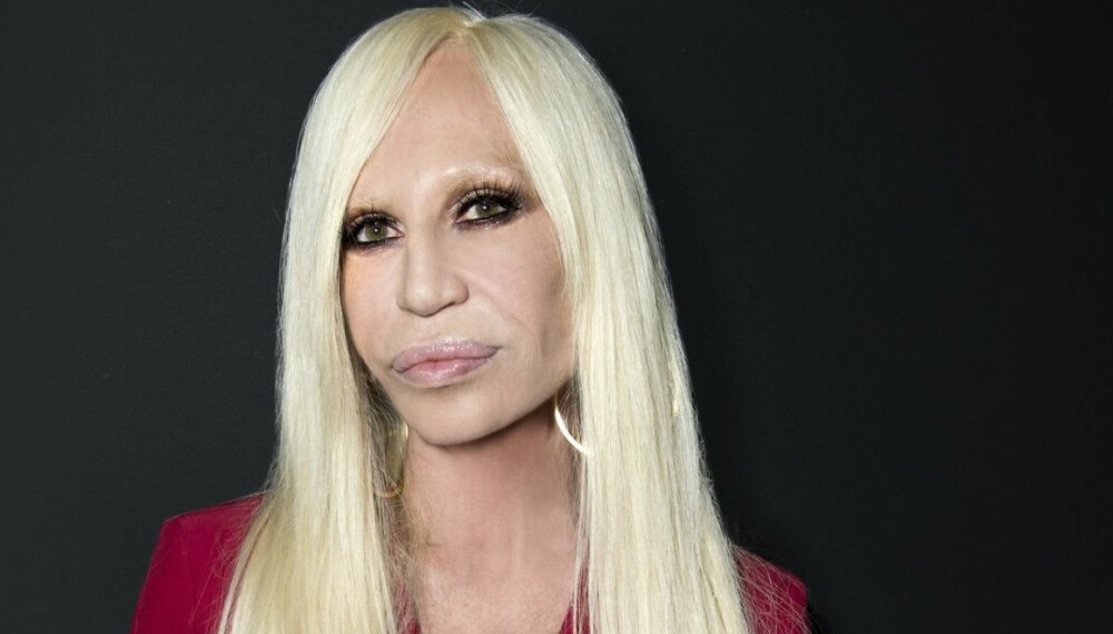 HELT FEIL: Donatella Versace har passert 50 år, og bør derfor droppe dette. HELT FEIL: Donatella Versace har passert 50 år, og bør derfor droppe dette.