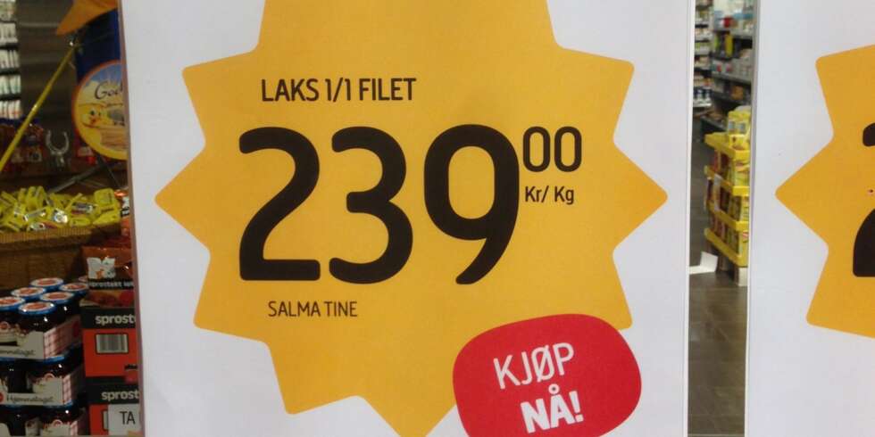 VILLEDENDE MARKEDSFØRING: Denne farge- og designbruken kan skape et inntryk av at varen er på tilbud. Noe som er villedende dersom det er ordinær pris som annonseres. Den ordinære prisen i ICA Supermarked er 239 kr/kg for hele stykker og 249 kr/kg for halve stykker. VILLEDENDE MARKEDSFØRING: Denne farge- og designbruken kan skape et inntryk av at varen er på tilbud. Noe som er villedende dersom det er ordinær pris som annonseres. Den ordinære prisen i ICA Supermarked er 239 kr/kg for hele stykker og 249 kr/kg for halve stykker.