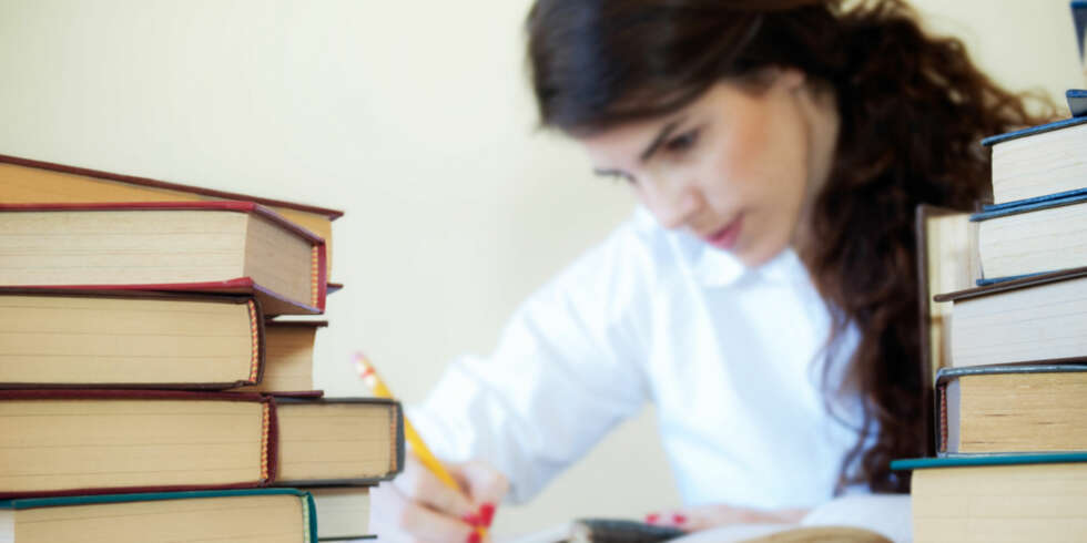 NY UTDANNING: Noen ganger må du studere på nytt om du velger et annet yrke. ILLUSTRASJONSFOTO: Colourbox NY UTDANNING: Noen ganger må du studere på nytt om du velger et annet yrke. ILLUSTRASJONSFOTO: Colourbox