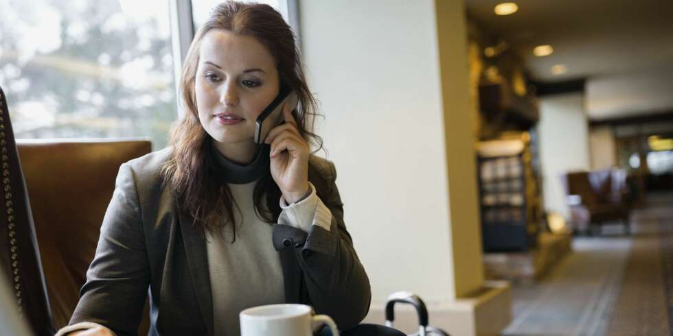 RINGE ELLER IKKE RINGE: Hvis det er oppgitt en kontaktperson i stillingsannonsen, forventer arbeidsgiver å få telefoner om den ledige jobben. RINGE ELLER IKKE RINGE: Hvis det er oppgitt en kontaktperson i stillingsannonsen, forventer arbeidsgiver å få telefoner om den ledige jobben.