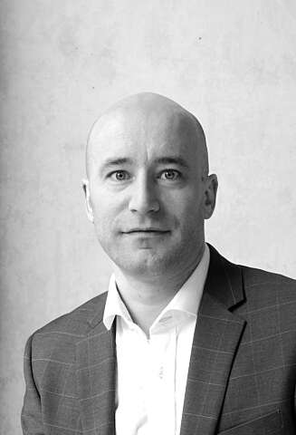 EKSPERT: Hodejeger Lars Petter Skeie forteller om hvordan de opererer for å finne gode arbeidskanditater.FOTO:Olav Corneliussen. EKSPERT: Hodejeger Lars Petter Skeie forteller om hvordan de opererer for å finne gode arbeidskanditater.FOTO:Olav Corneliussen.