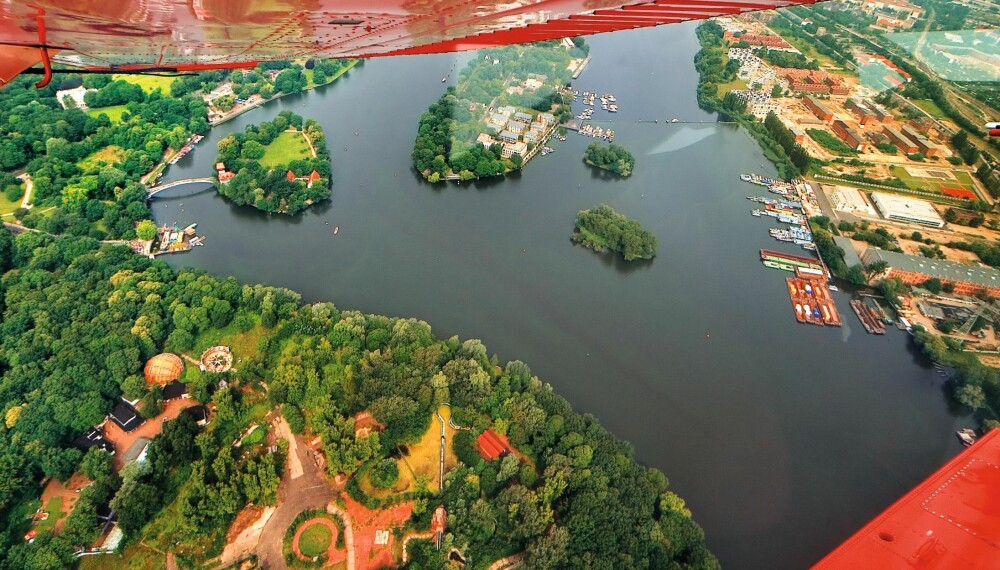 LUFTIG: 600 meter over Berlin får du et unikt syn på den historiske millionbyen. Foto: Andrea Gjestvang LUFTIG: 600 meter over Berlin får du et unikt syn på den historiske millionbyen. Foto: Andrea Gjestvang