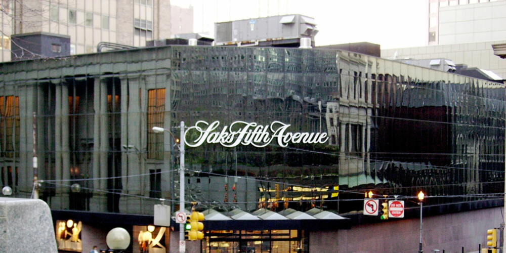 SAKS: Ta turen innom Saks på Fifth Avenue og drøm deg bort i eksklusiv designermote. SAKS: Ta turen innom Saks på Fifth Avenue og drøm deg bort i eksklusiv designermote.