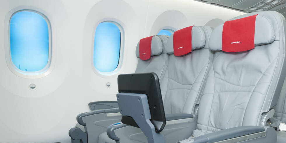 STORE VINDUER: Vinduene i Dreamliner-flyene er ifølge informasjonssjef Lasse Sandaker-Nielsen i Norwegian 65 prosent større enn på andre flytyper. STORE VINDUER: Vinduene i Dreamliner-flyene er ifølge informasjonssjef Lasse Sandaker-Nielsen i Norwegian 65 prosent større enn på andre flytyper.