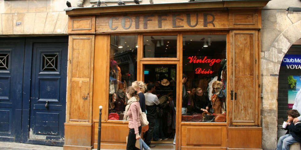 MARAIS: Tilbring en ettermiddag med å gå deg bort i de sjarmerende gatene i Marais. MARAIS: Tilbring en ettermiddag med å gå deg bort i de sjarmerende gatene i Marais.