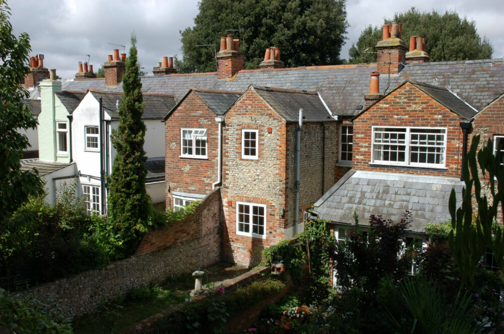 ENGLAND: I England er det uhøflig å ta av seg skoene når man kommer hjem til fremmede, helt motsatt fra Norge. FOTO: Colourbox ENGLAND: I England er det uhøflig å ta av seg skoene når man kommer hjem til fremmede, helt motsatt fra Norge. FOTO: Colourbox