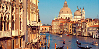VANNET STIGER: En vakker dag regner man med at Venezia kan forsvinne i havet. VANNET STIGER: En vakker dag regner man med at Venezia kan forsvinne i havet.