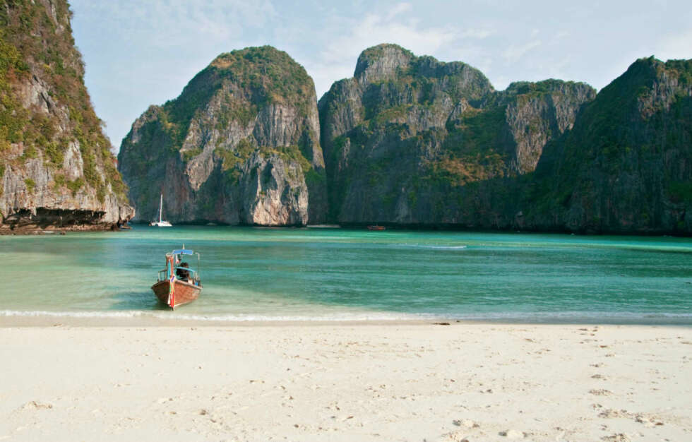 FJERNERE STRØK: I noen kulturer er driks en fremmed skikk. Vær oppmerksom på hvor du befinner deg, og pass på at du ikke tipser for mye. - 1000 bath i Thailand er kanskje ikke mye for deg, men det kan være en hel dagslønn for servitøren, sier Hansen. Det kan virke både arrogant og hensynsløst å gi bort så mye penger. FOTO: Colourbox FJERNERE STRØK: I noen kulturer er driks en fremmed skikk. Vær oppmerksom på hvor du befinner deg, og pass på at du ikke tipser for mye. - 1000 bath i Thailand er kanskje ikke mye for deg, men det kan være en hel dagslønn for servitøren, sier Hansen. Det kan virke både arrogant og hensynsløst å gi bort så mye penger. FOTO: Colourbox
