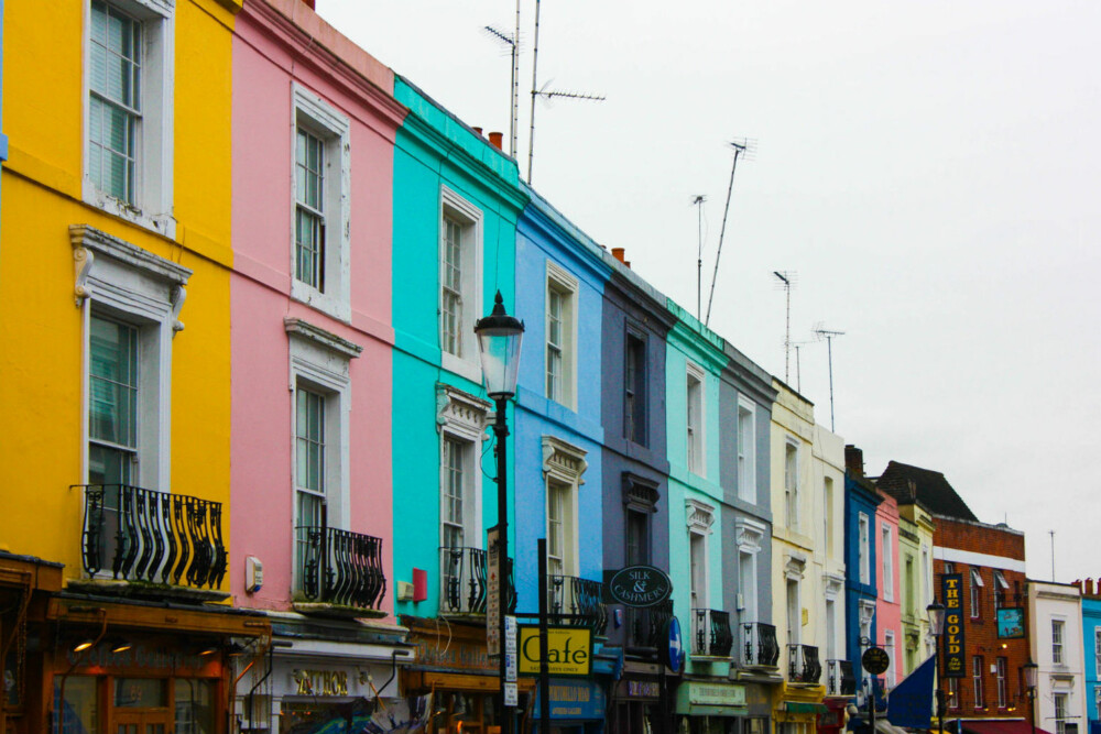 PORTOBELLO MARKET: Mange ønsker seg en tur innom Portobello Market når de er i London. 52-bussen tar deg dit for under 30 kroner, med flere kjente attraksjoner på veien. FOTO: Martine Jonsrud PORTOBELLO MARKET: Mange ønsker seg en tur innom Portobello Market når de er i London. 52-bussen tar deg dit for under 30 kroner, med flere kjente attraksjoner på veien. FOTO: Martine Jonsrud