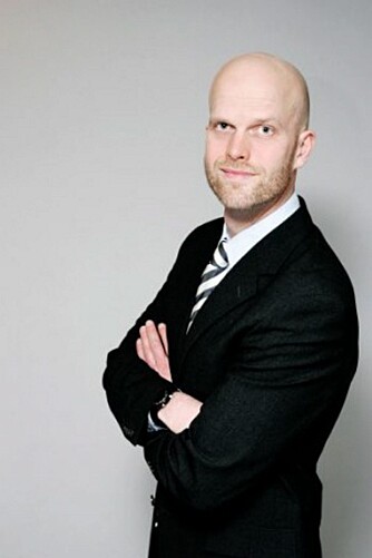 ULEMPE: - Hvis dere har veldig ulik inntekt, kan den ene parten føle en viss urettferdighet om man skal dele alt likt. Parten som tjener mer, vil ikke komme like godt økonomisk ut av avtalen som den som tjener mindre, sier Hallgeir Kvasheim, forbrukerøkonom. ULEMPE: - Hvis dere har veldig ulik inntekt, kan den ene parten føle en viss urettferdighet om man skal dele alt likt. Parten som tjener mer, vil ikke komme like godt økonomisk ut av avtalen som den som tjener mindre, sier Hallgeir Kvasheim, forbrukerøkonom.