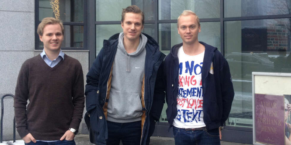 DROPP DISSE JULEGAVENE: Ikke gi han sexleketøy, kjøkkenmaskin eller rynkekrem, mener Roy, Thomas og Nikolai. FOTO: Jenny Mina Rødahl DROPP DISSE JULEGAVENE: Ikke gi han sexleketøy, kjøkkenmaskin eller rynkekrem, mener Roy, Thomas og Nikolai. FOTO: Jenny Mina Rødahl