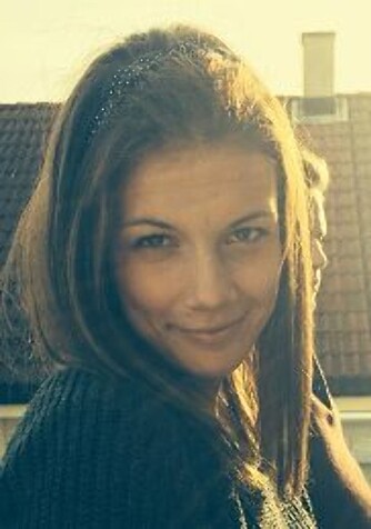 KONTAKT: - Det er viktig å kunne leve seg inn i hverandres hverdag selv om vi bor hver for oss, mener Karoline. KONTAKT: - Det er viktig å kunne leve seg inn i hverandres hverdag selv om vi bor hver for oss, mener Karoline.