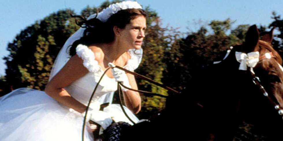 STIKKER AV: Julia Roberts flykter fra bryllupet sitt til hest i Runaway Bride. STIKKER AV: Julia Roberts flykter fra bryllupet sitt til hest i Runaway Bride.