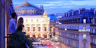KJÆRLIGHETENS BY: Nyt utsikten mot den flotte operaen fra dette hotellet i Paris. KJÆRLIGHETENS BY: Nyt utsikten mot den flotte operaen fra dette hotellet i Paris.
