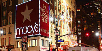 NEW YORK CITY: Få byer er så magiske som selveste New York i dagene før jul. Her fra varemagasinet Macey's på 34th Street. NEW YORK CITY: Få byer er så magiske som selveste New York i dagene før jul. Her fra varemagasinet Macey's på 34th Street.