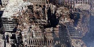 TERROR: Slik så det ut seks dager etter at American Airlines flight 11 og American Airlines flight 175 styrtet inn i tvillingtårnene. TERROR: Slik så det ut seks dager etter at American Airlines flight 11 og American Airlines flight 175 styrtet inn i tvillingtårnene.