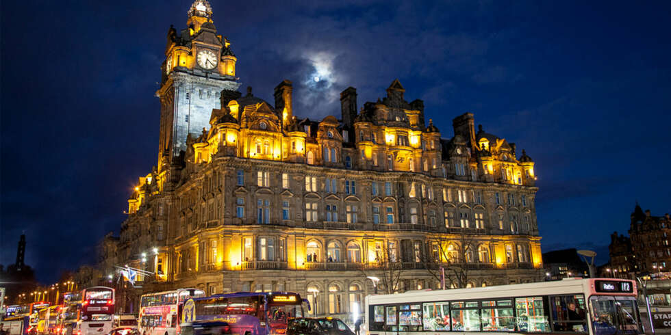 BO I STIL: På Balmoral Hotel bor du med panoramautsikt mot både Edinburgh Castle og Princes Street. BO I STIL: På Balmoral Hotel bor du med panoramautsikt mot både Edinburgh Castle og Princes Street.