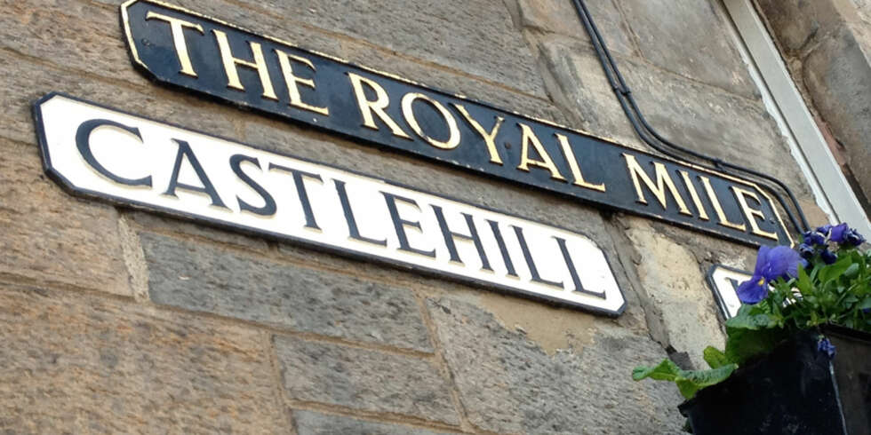 MÅ SE: Royal Mile og Castle Hill må være med på listen over det du må se når du befinner deg i Edinburgh. MÅ SE: Royal Mile og Castle Hill må være med på listen over det du må se når du befinner deg i Edinburgh.