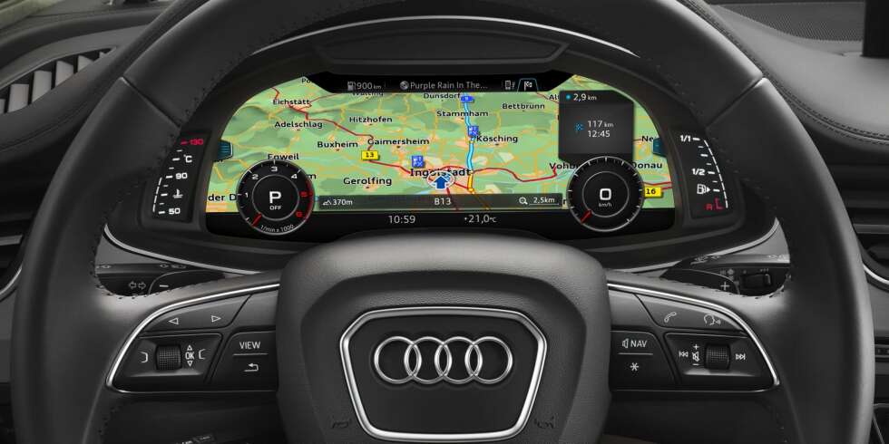 VIRTUELT: Kart og sentrale instrumenter kan vises i tilpasset form på den digitale skjermen bak rattet. VIRTUELT: Kart og sentrale instrumenter kan vises i tilpasset form på den digitale skjermen bak rattet.