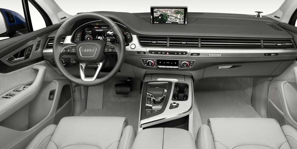 SOLID: Interiøret er slik det skal være i en dyr Audi – det er svært solid og gir en påkostet følelse. Dashbordet er ryddig. SOLID: Interiøret er slik det skal være i en dyr Audi – det er svært solid og gir en påkostet følelse. Dashbordet er ryddig.