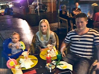 MED MAMMA OG PAPPA: Linnea og foreldrene Mette Lill Skarli og Jim Grude rakk bare å kose seg et par dager i Syden før Linnea ble syk. MED MAMMA OG PAPPA: Linnea og foreldrene Mette Lill Skarli og Jim Grude rakk bare å kose seg et par dager i Syden før Linnea ble syk.