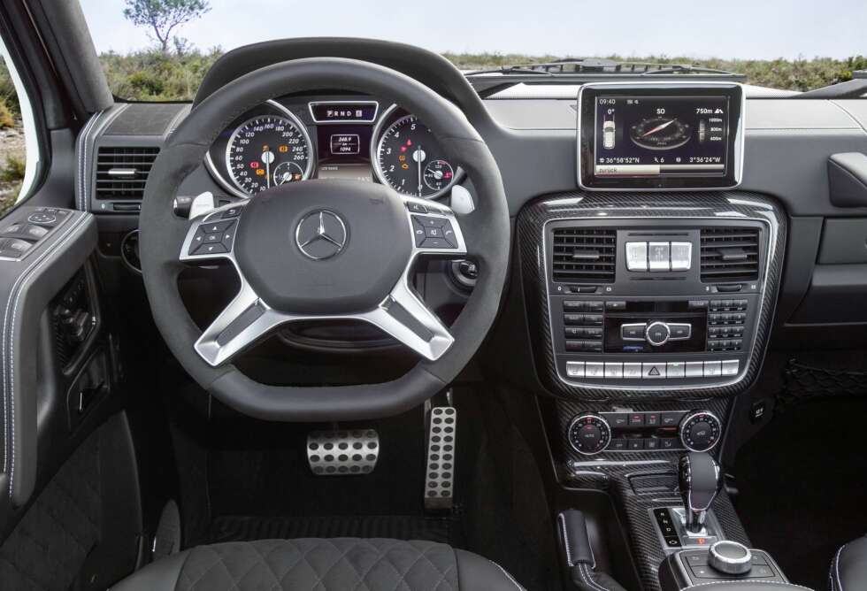 MERCEDES: INNSIDEN: G-klasse er smal, rett opp og ned og enkel. FOTO: Daimler AG MERCEDES: INNSIDEN: G-klasse er smal, rett opp og ned og enkel. FOTO: Daimler AG