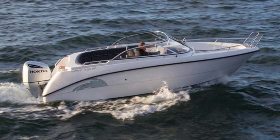 BOWRIDER: Bowrideren 230 br er bygget over samme lest som søstermodellen, daycruiseren AMT 230 DC. Bowrideren er noe billigere og prisene starter på 412.720 kroner. FOTO: Produsent BOWRIDER: Bowrideren 230 br er bygget over samme lest som søstermodellen, daycruiseren AMT 230 DC. Bowrideren er noe billigere og prisene starter på 412.720 kroner. FOTO: Produsent