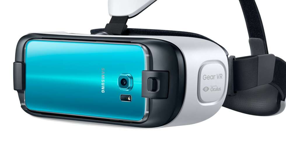 VIRTUELL VIRKELIGHET: Gear VR kan nå kjøpes i Norge og er et morsomt tilbehør om du alt har en av toppmobilene Galaxy S6 eller Galaxy S6 Edge. VIRTUELL VIRKELIGHET: Gear VR kan nå kjøpes i Norge og er et morsomt tilbehør om du alt har en av toppmobilene Galaxy S6 eller Galaxy S6 Edge.