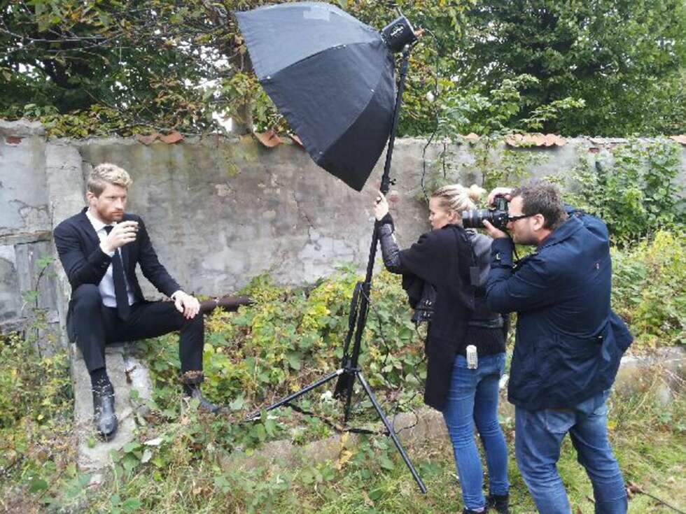Stylingassistent Lene Johansen og fotograf Glenn Meling gjør Odd Magnus til en mann med stil. Stylingassistent Lene Johansen og fotograf Glenn Meling gjør Odd Magnus til en mann med stil.