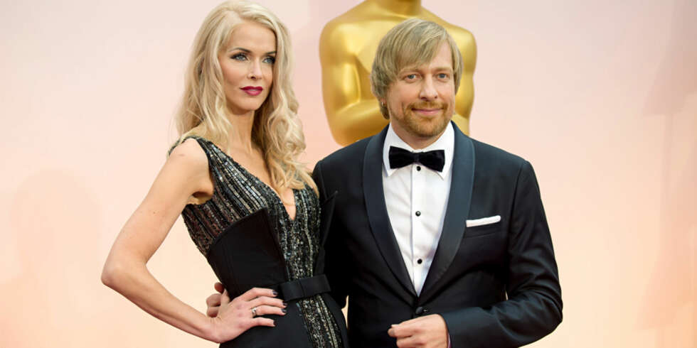 OM OSCAR-ANTREKKET: - Jeg undervurderte kjolegreiene ekstremt og kom altfor sent i gang. Jeg hadde fantastiske norske designere som sto klare, men det gikk ikke, det ble for langt unna. Jeg endte opp med en vintage Valentino-kjole over en paljettkjole fra Oliver Tolentino. På den norske Oscar-festen kastet jeg bare av meg Valentino-kjolen, og dermed løste jeg tidsklemma med bytte før Vanity fair-festen. OM OSCAR-ANTREKKET: - Jeg undervurderte kjolegreiene ekstremt og kom altfor sent i gang. Jeg hadde fantastiske norske designere som sto klare, men det gikk ikke, det ble for langt unna. Jeg endte opp med en vintage Valentino-kjole over en paljettkjole fra Oliver Tolentino. På den norske Oscar-festen kastet jeg bare av meg Valentino-kjolen, og dermed løste jeg tidsklemma med bytte før Vanity fair-festen.
