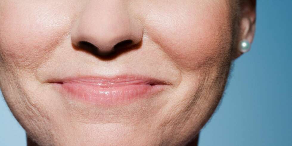 TIPS TIL VALG AV FOUNDATION: - Jo eldre du er, dess viktigere er det med fuktighet og en foundation som ikke har for mye pudder, råder makeupartisten. FOTO: Getty Images TIPS TIL VALG AV FOUNDATION: - Jo eldre du er, dess viktigere er det med fuktighet og en foundation som ikke har for mye pudder, råder makeupartisten. FOTO: Getty Images