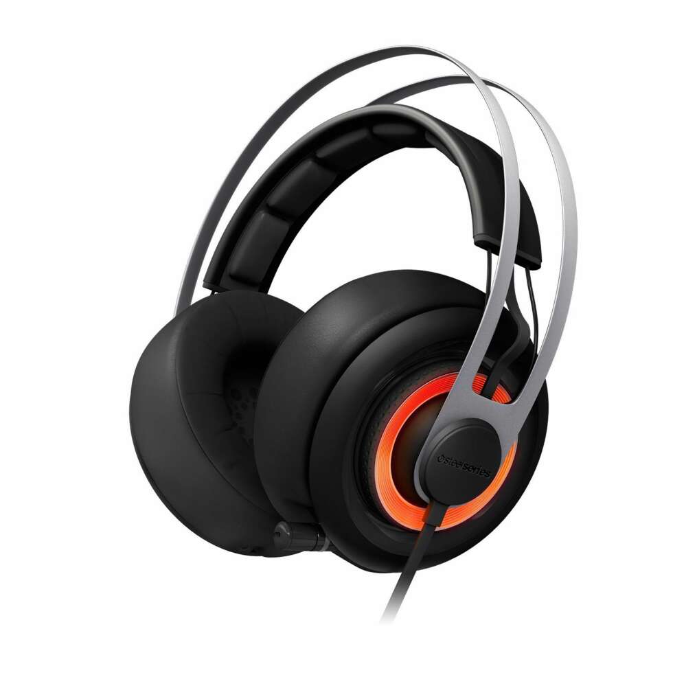 GAMING: Noen vil nok si at de justerbare fargede lysene er unødvendig, men Steelseries Siberia Elite er i hvert fall blant de bedre gaming-headsettene vi har testet. GAMING: Noen vil nok si at de justerbare fargede lysene er unødvendig, men Steelseries Siberia Elite er i hvert fall blant de bedre gaming-headsettene vi har testet.