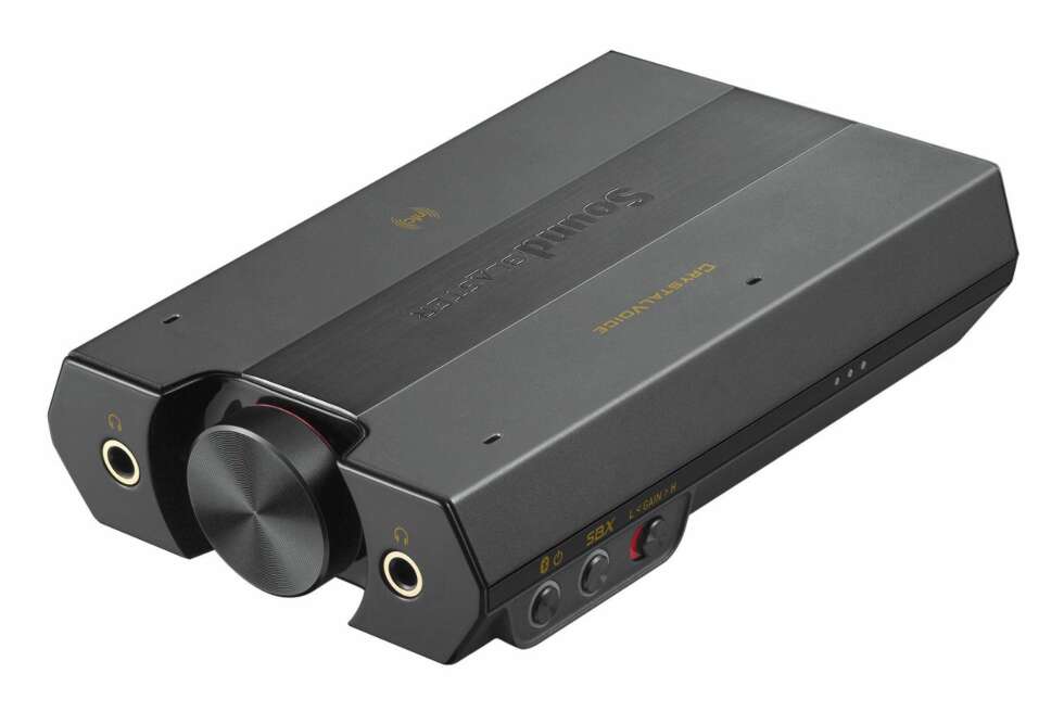 FORSTERKER: Creative Sound Blaster E5 er en kombinert hodetelefonforsterker og DAC du kan koble til både PC-en og smarttelefonen. FORSTERKER: Creative Sound Blaster E5 er en kombinert hodetelefonforsterker og DAC du kan koble til både PC-en og smarttelefonen.