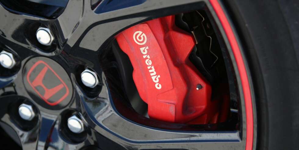 STOPP: Det som går fort, må kunne stoppes fort. Bremser fra Brembo ordner opp. FOTO: Produsent STOPP: Det som går fort, må kunne stoppes fort. Bremser fra Brembo ordner opp. FOTO: Produsent