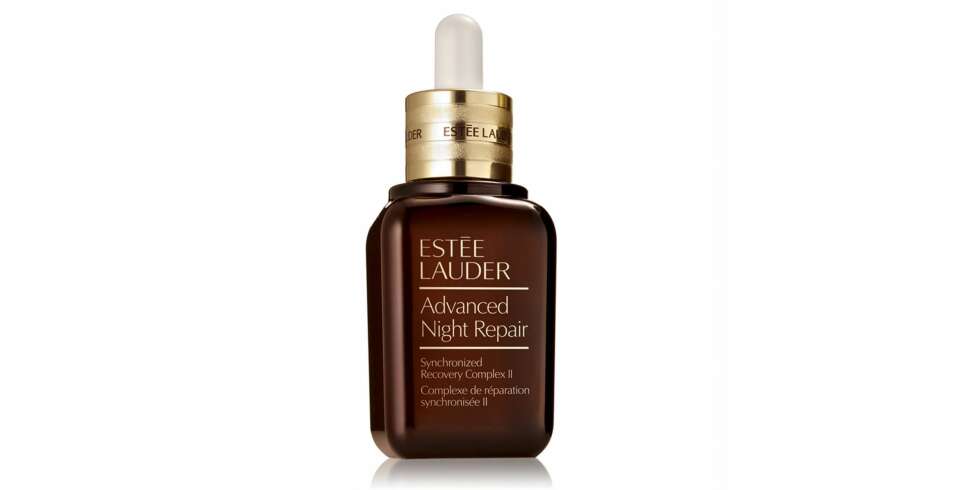 POPULÆRT NATTSERUM: Estée Lauder Advanced Night Repair Synchronised Recovery Complex II er et must for mange kvinner, og også noe du kan spare noen hundrelapper på hvis du kjøper den på taxfree. POPULÆRT NATTSERUM: Estée Lauder Advanced Night Repair Synchronised Recovery Complex II er et must for mange kvinner, og også noe du kan spare noen hundrelapper på hvis du kjøper den på taxfree.